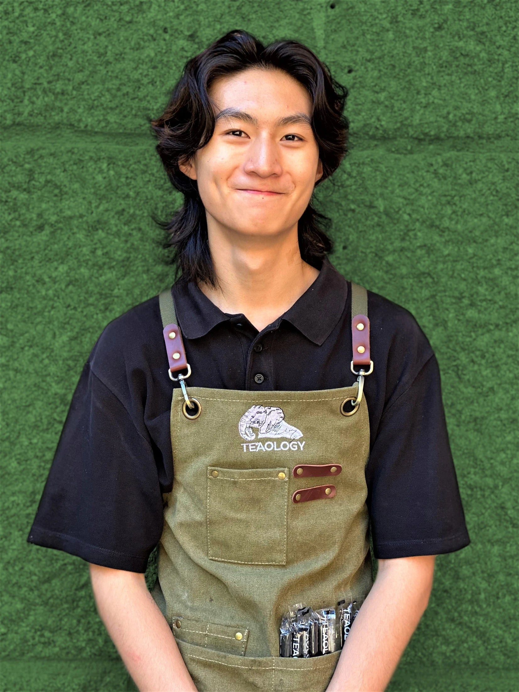 The humans that make your TeaOlogy-boba!👩‍🍳👨‍🍳